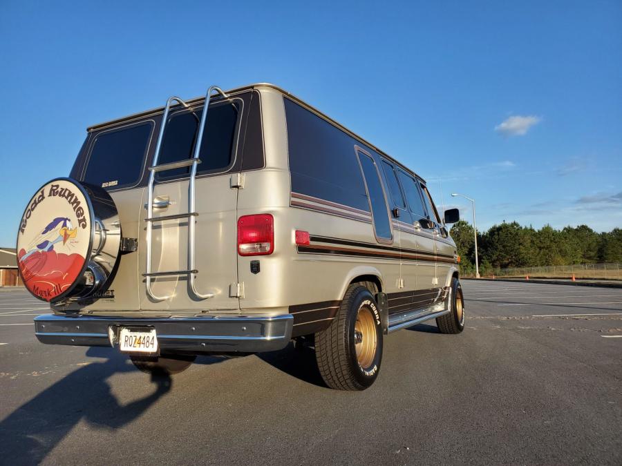  Chevrolet G20 Conversion Van  (CG21305) 1988 года  (фото 27 из 257)